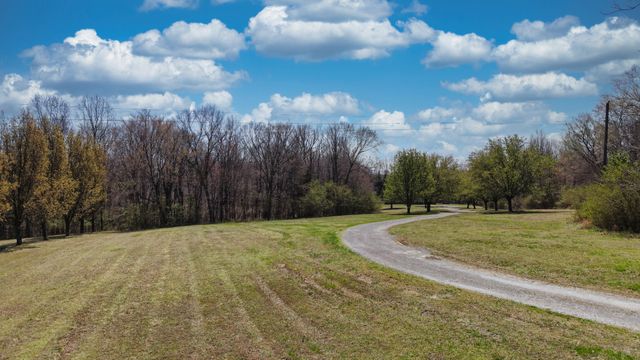 664 Old Dry Hollow Rd, Vanleer, TN 37181
