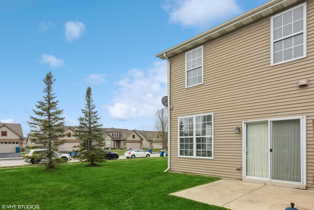 925 Flagstone Drive, Dyer, IN 46311