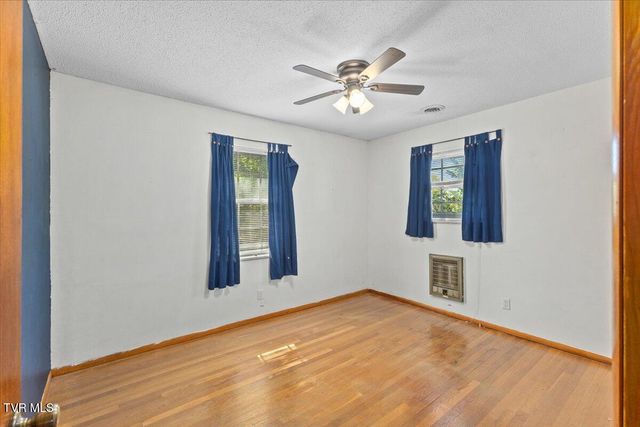 300 Peach Blossom Court, Johnson City, TN 37604