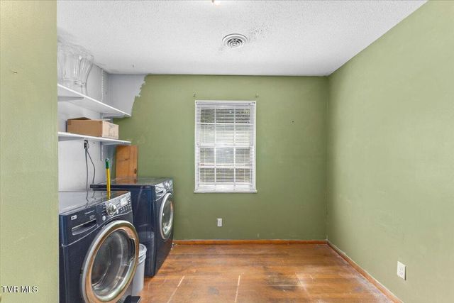 300 Peach Blossom Court, Johnson City, TN 37604