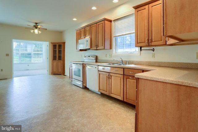 4505 HILLSIDE CT, Harrisburg, PA 17110
