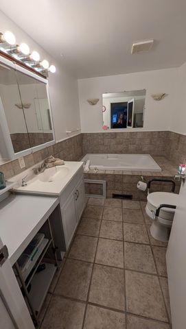 29055 Pennsylvania Road, Romulus, MI 48174