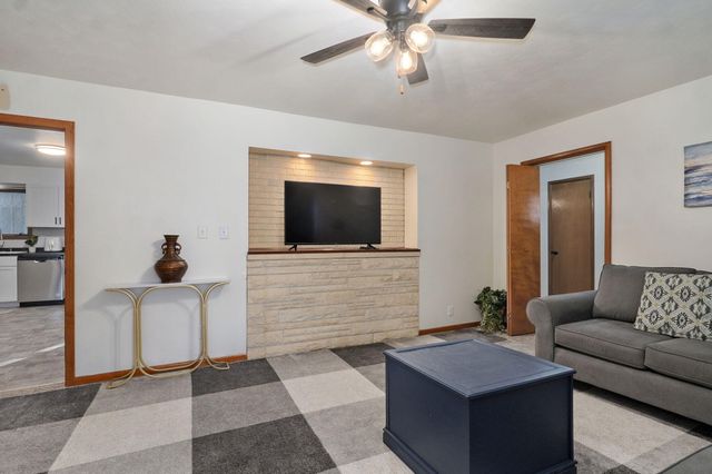 2917 E Portland Street, Springfield, MO 65804