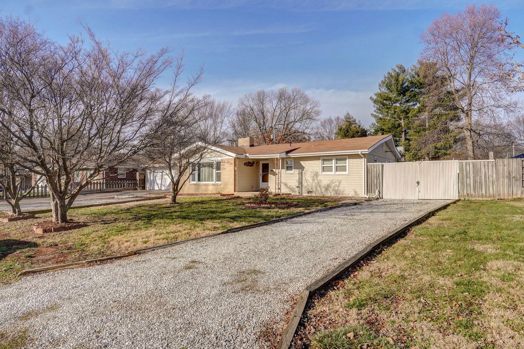 2917 E Portland Street, Springfield, MO 65804