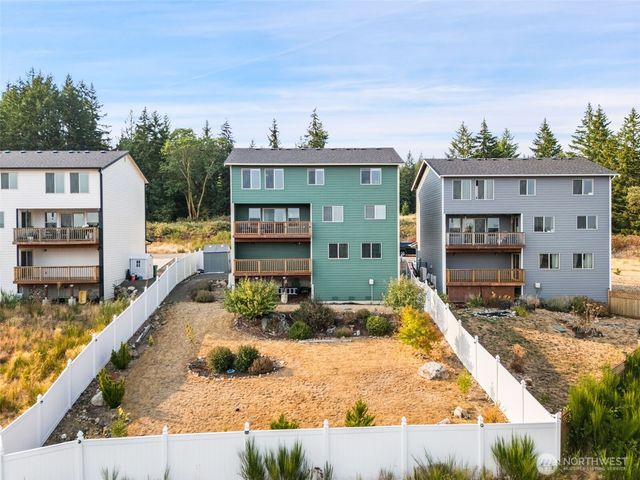 2416 W Echo bay Dr, Bremerton, WA 98312