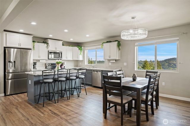 2416 W Echo bay Dr, Bremerton, WA 98312