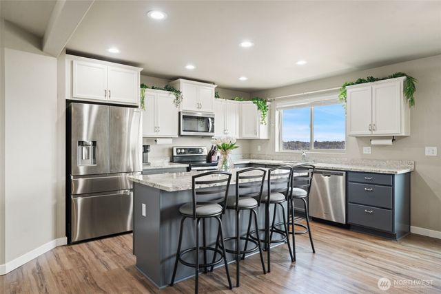 2416 W Echo bay Dr, Bremerton, WA 98312
