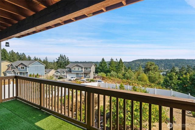 2416 W Echo bay Dr, Bremerton, WA 98312
