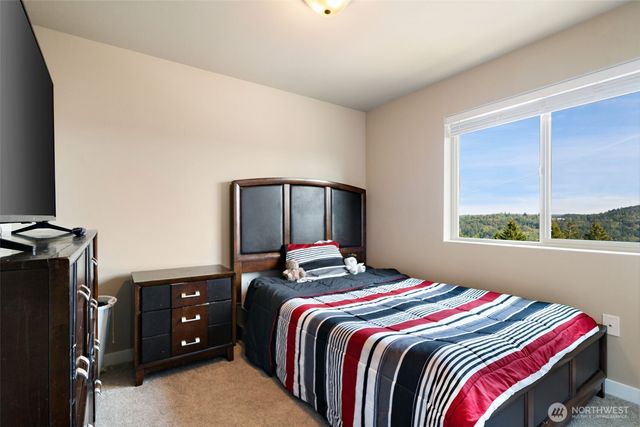 2416 W Echo bay Dr, Bremerton, WA 98312