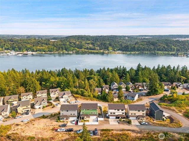 2416 W Echo bay Dr, Bremerton, WA 98312