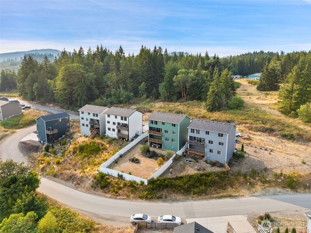 2416 W Echo bay Dr, Bremerton, WA 98312