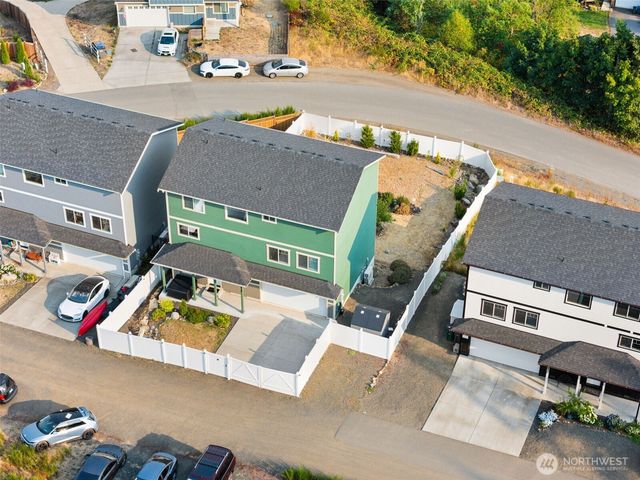 2416 W Echo bay Dr, Bremerton, WA 98312