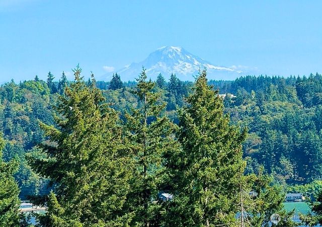 2416 W Echo bay Dr, Bremerton, WA 98312