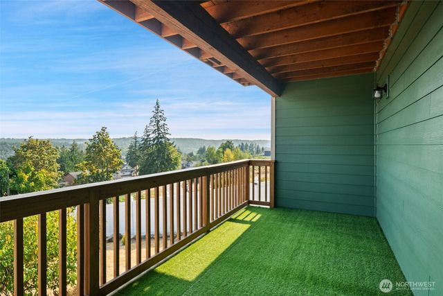 2416 W Echo bay Dr, Bremerton, WA 98312