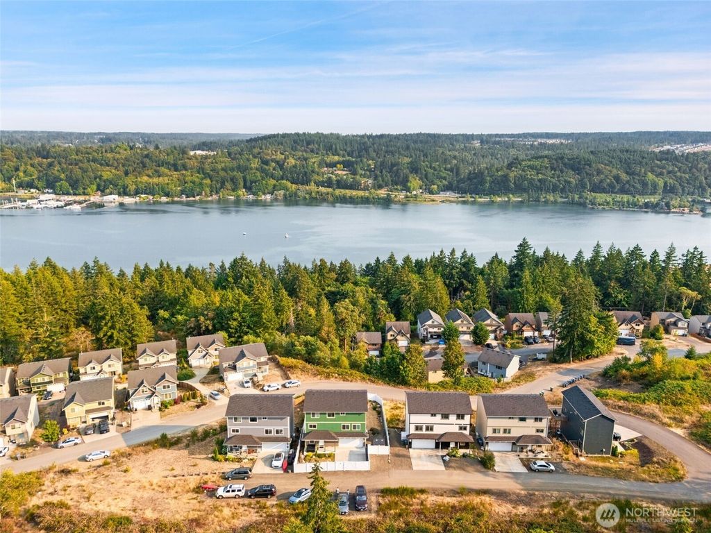 2416 W Echo bay Dr, Bremerton, WA 98312