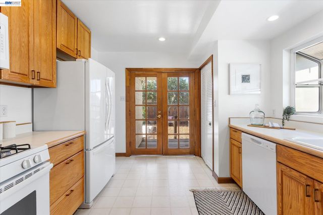 2516 Buena Vista Ave, Alameda, CA 94501