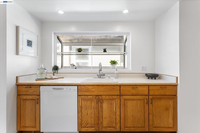 2516 Buena Vista Ave, Alameda, CA 94501