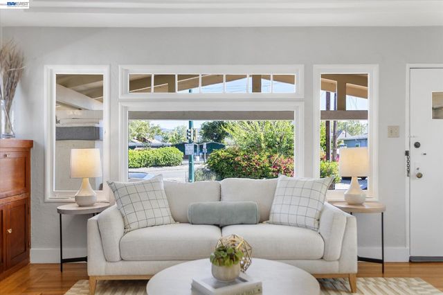 2516 Buena Vista Ave, Alameda, CA 94501