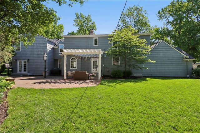 6920 Edgevale Road, Kansas City, MO 64113