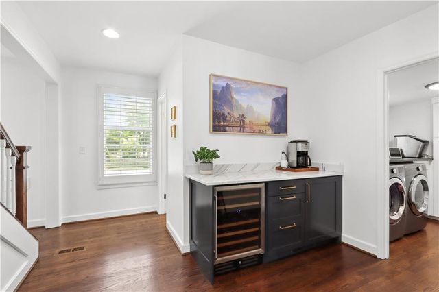 6920 Edgevale Road, Kansas City, MO 64113
