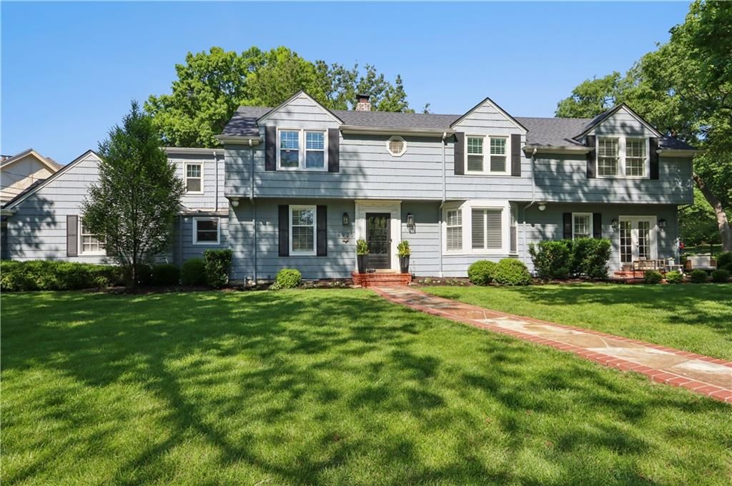 6920 Edgevale Road, Kansas City, MO 64113