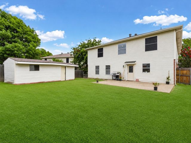 2405 Chestnut Drive, Little Elm, TX 75068