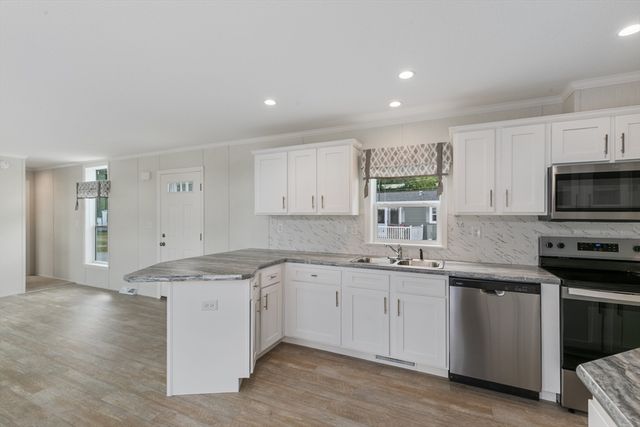 84 Caddy Drive, Salem, NH 03079