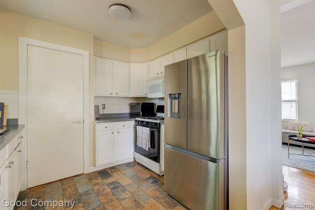 926 N Kenwood Avenue, Royal Oak, MI 48067