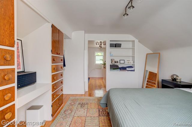 926 N Kenwood Avenue, Royal Oak, MI 48067