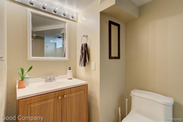 926 N Kenwood Avenue, Royal Oak, MI 48067