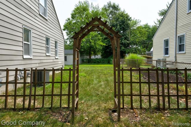 926 N Kenwood Avenue, Royal Oak, MI 48067