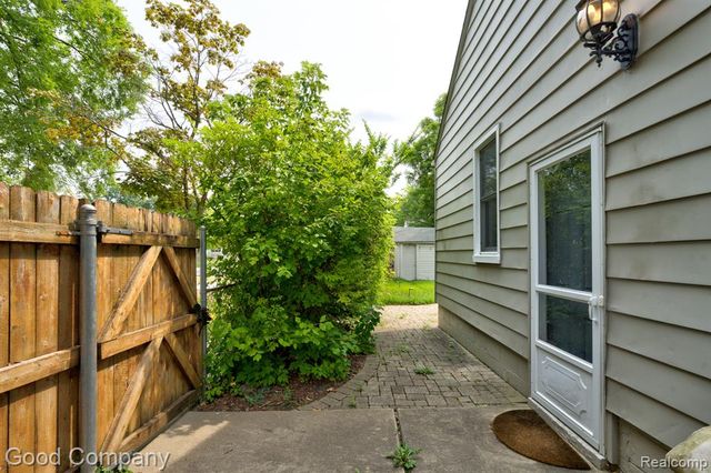 926 N Kenwood Avenue, Royal Oak, MI 48067