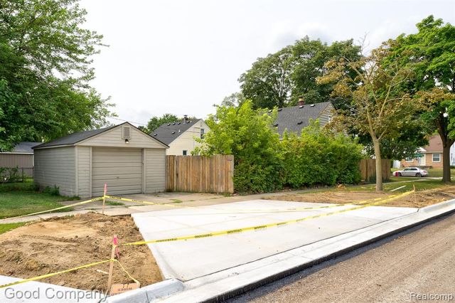 926 N Kenwood Avenue, Royal Oak, MI 48067