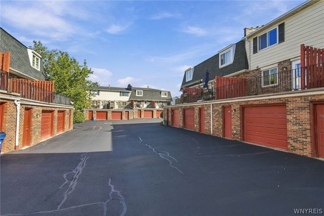 28 Stoneledge Court, Amherst, NY 14221