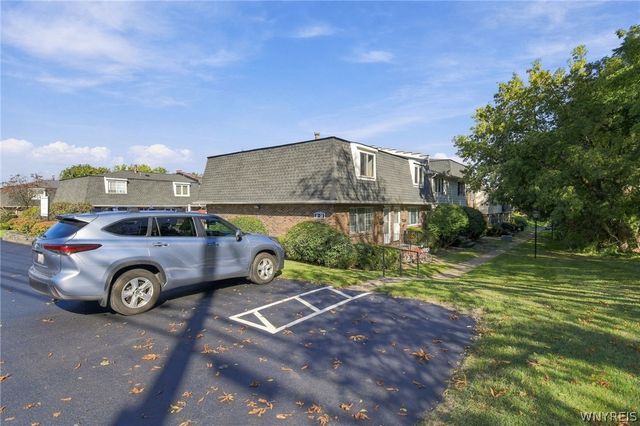28 Stoneledge Court, Amherst, NY 14221