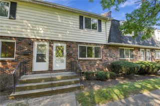 28 Stoneledge Court, Amherst, NY 14221