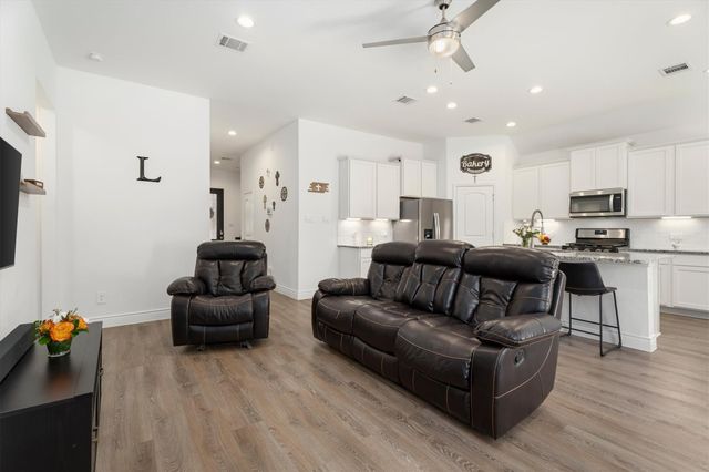 992 Youth Water Road, Montgomery, TX 77316