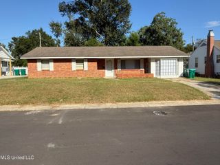 2214 Pine Avenue, Gulfport, MS 39501