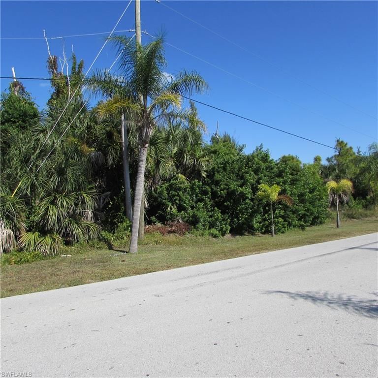 4026 Stringfellow RD, ST. JAMES CITY, FL 33956 — photo 2