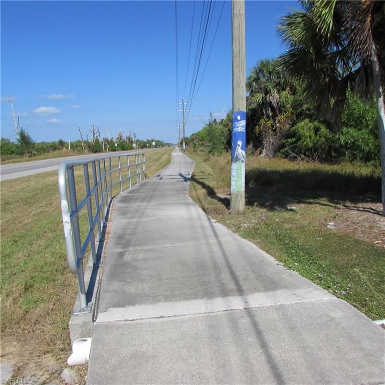 4026 Stringfellow RD, ST. JAMES CITY, FL 33956 — photo 4