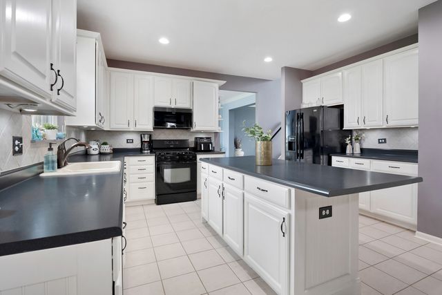 430 Clover Drive, Algonquin, IL 60102