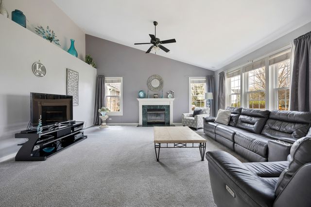 430 Clover Drive, Algonquin, IL 60102