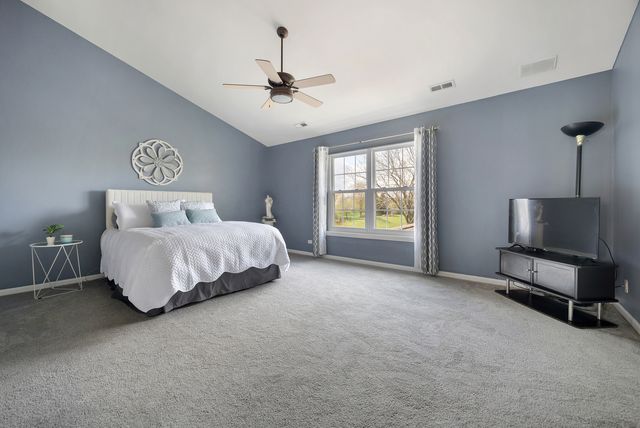 430 Clover Drive, Algonquin, IL 60102