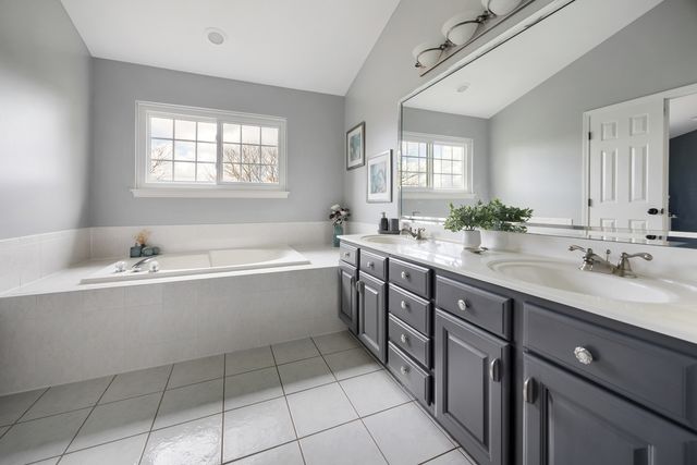 430 Clover Drive, Algonquin, IL 60102