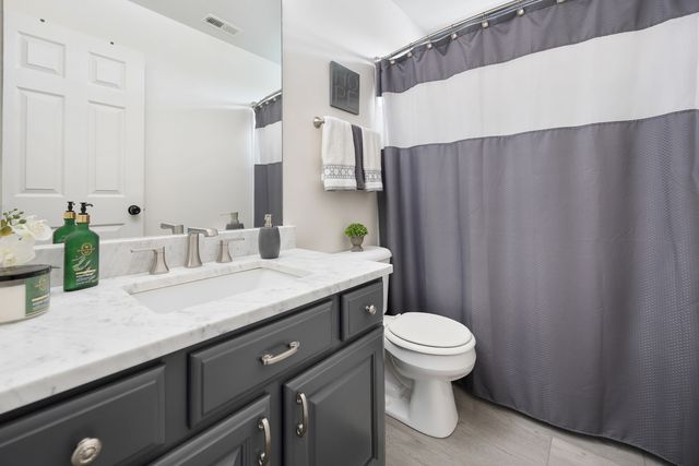 430 Clover Drive, Algonquin, IL 60102