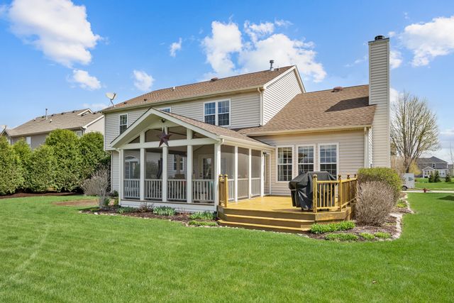 430 Clover Drive, Algonquin, IL 60102