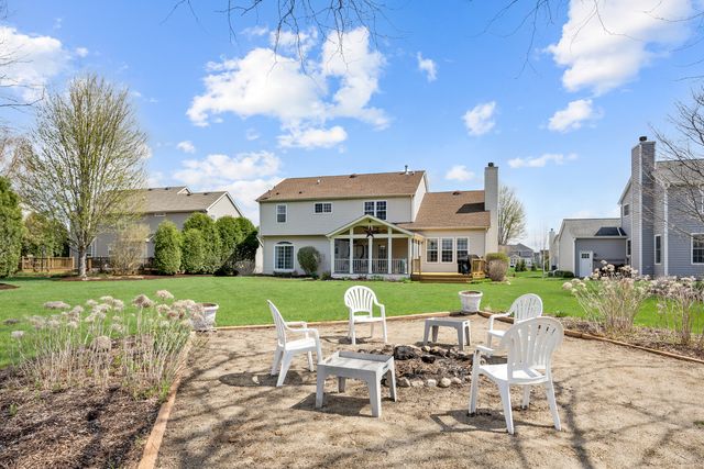 430 Clover Drive, Algonquin, IL 60102