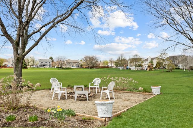 430 Clover Drive, Algonquin, IL 60102