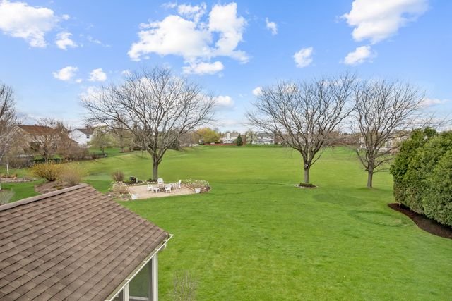 430 Clover Drive, Algonquin, IL 60102