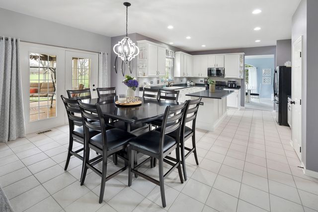 430 Clover Drive, Algonquin, IL 60102